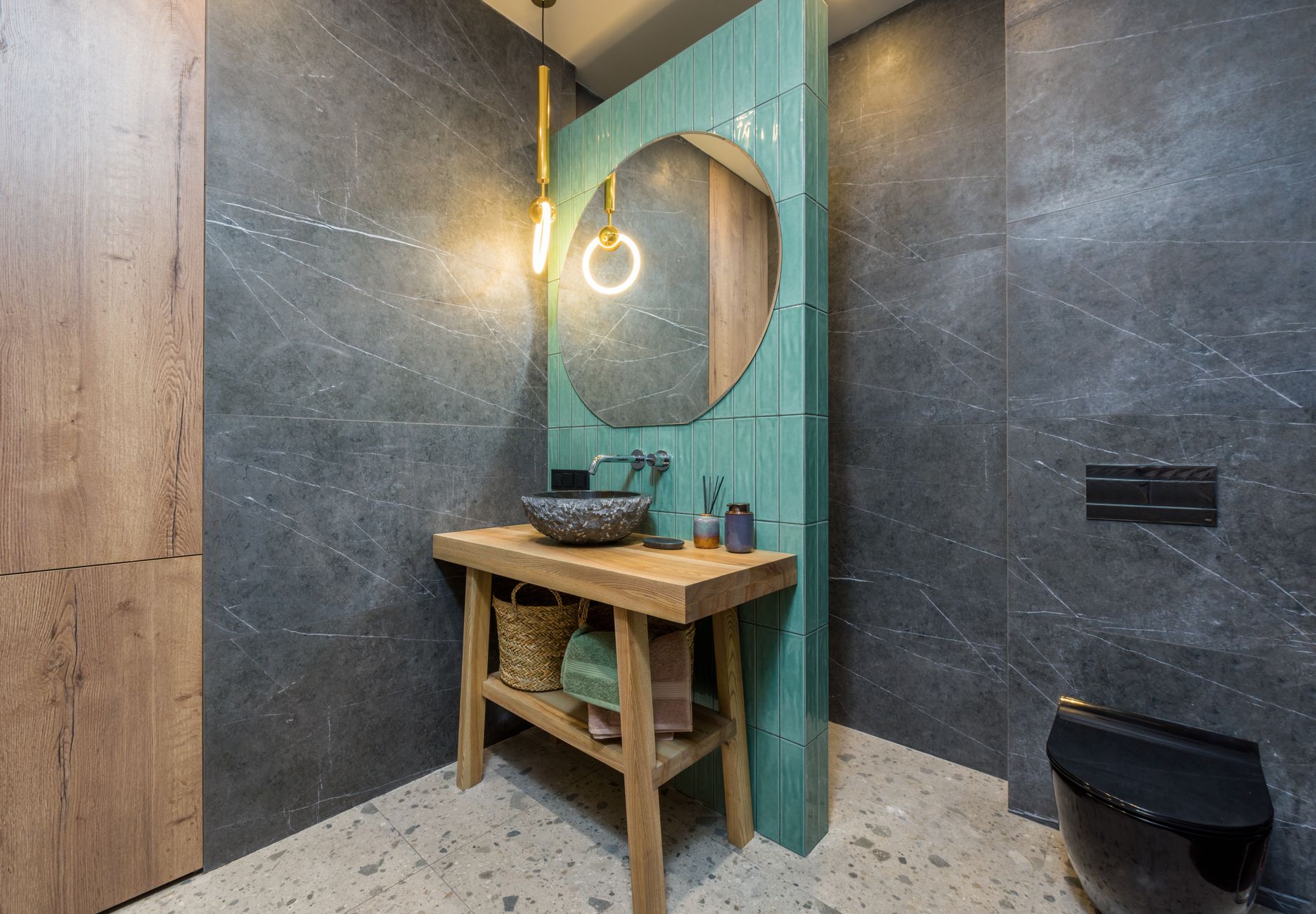 modern design of a Basement Bathroom 
