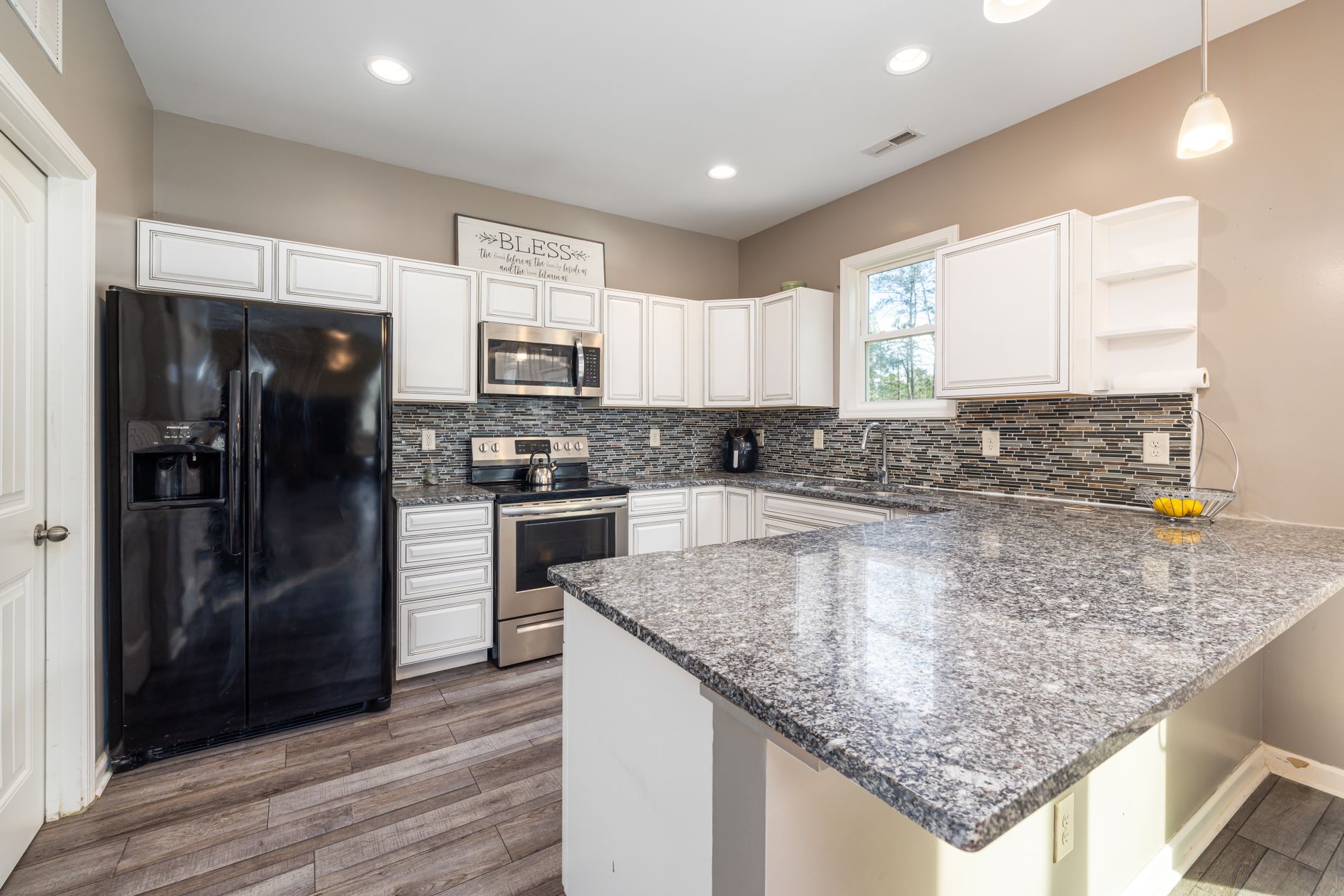 Matching the Backsplash to Cabinet Colors
