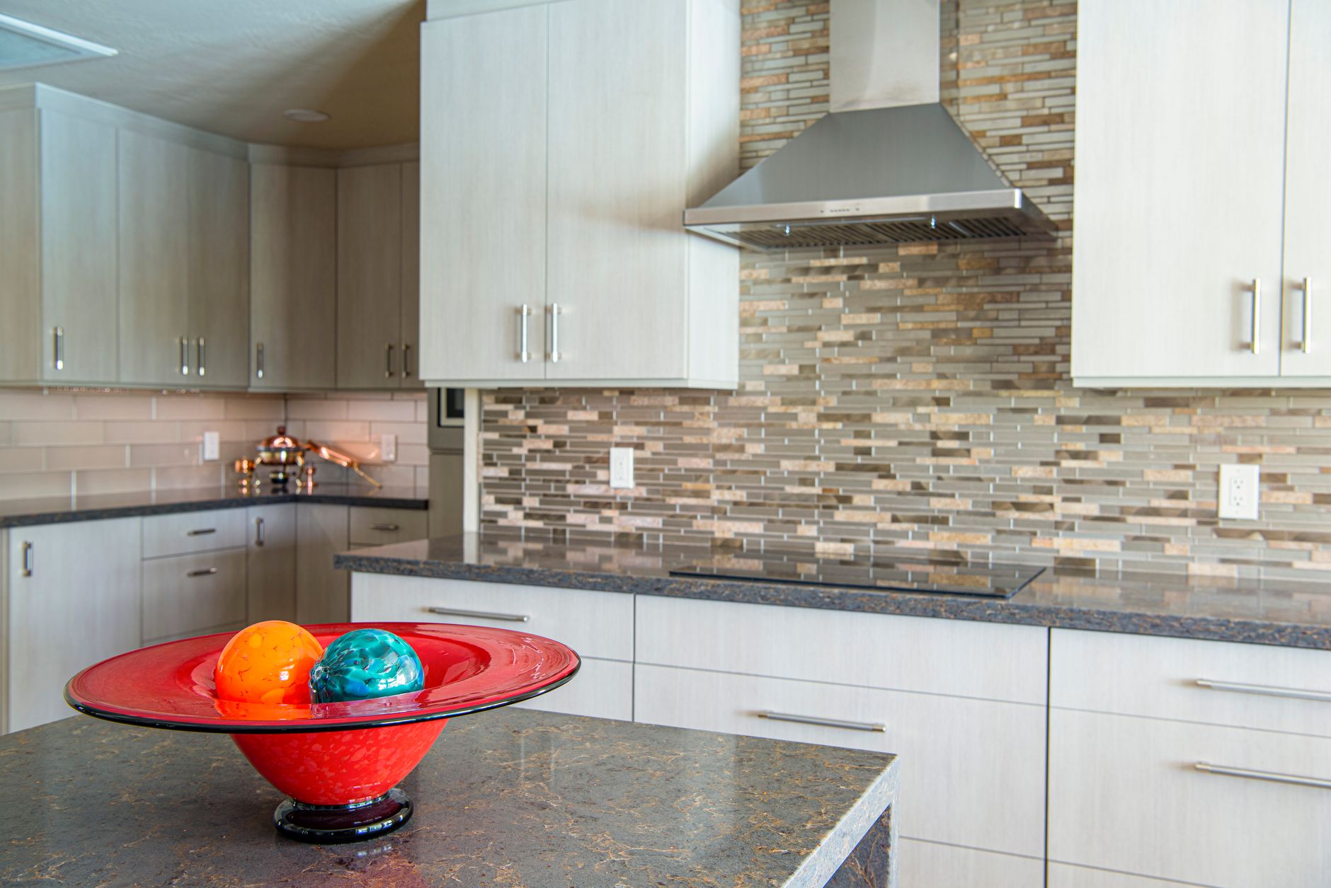Quartz Countertops and Backsplash Pairing