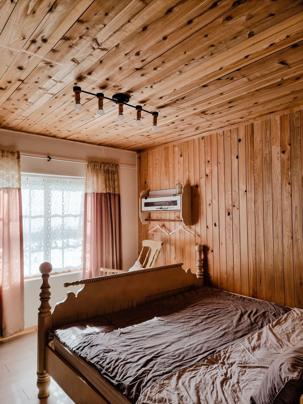 Wooden Small Bedroom Ceiling