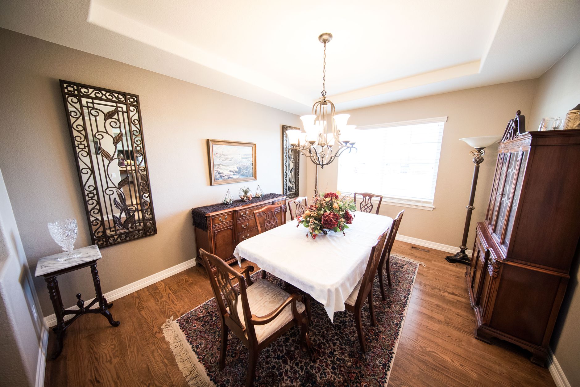 Traditional Dining Room Decor