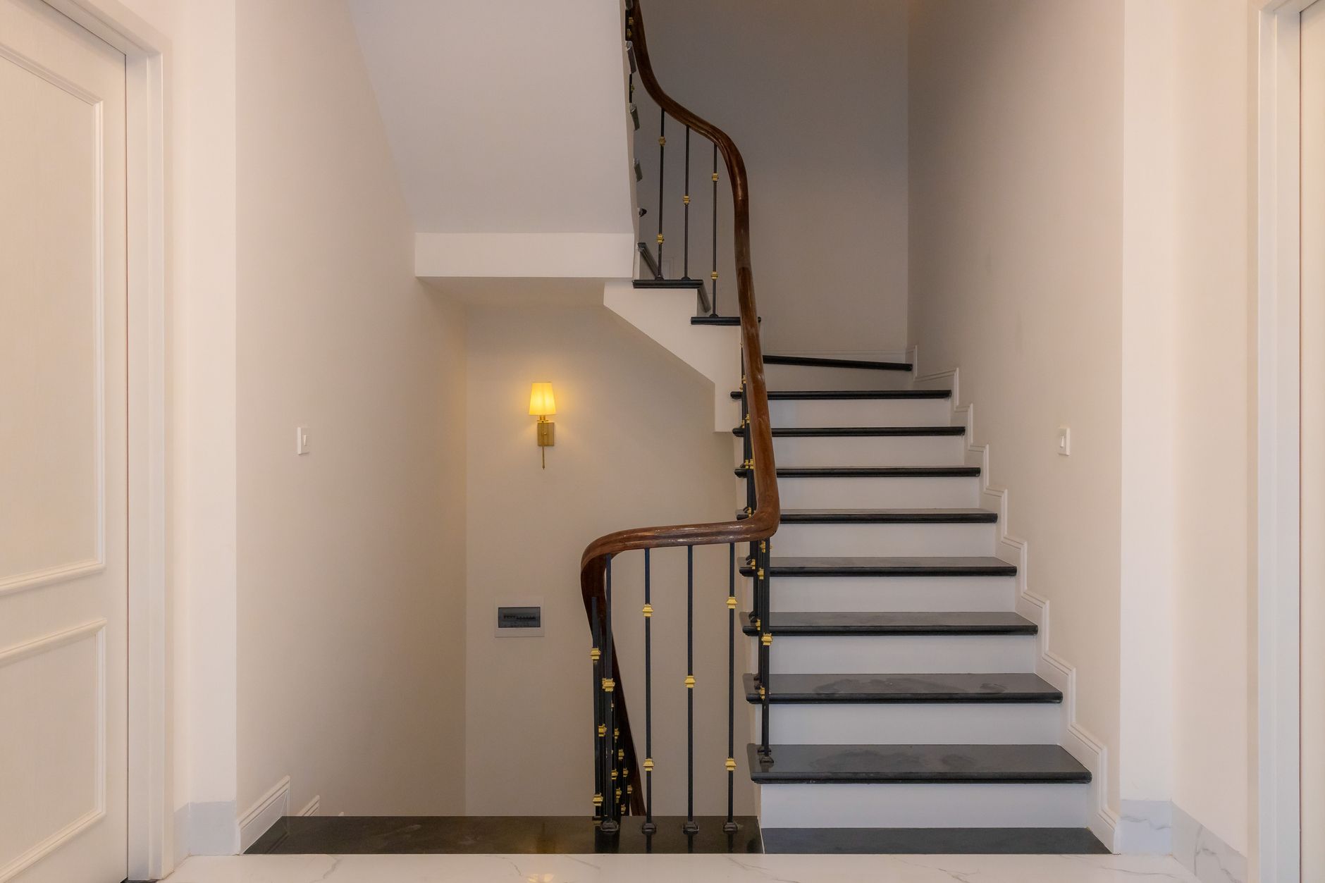 L-shaped Stairs