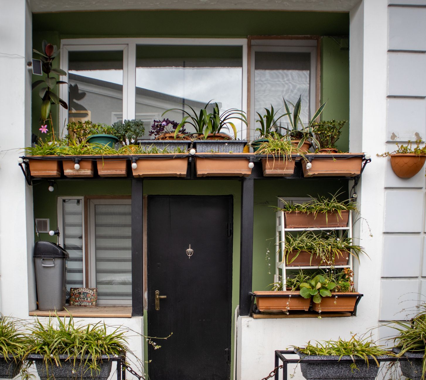 Decorate a Small Porch Effectively