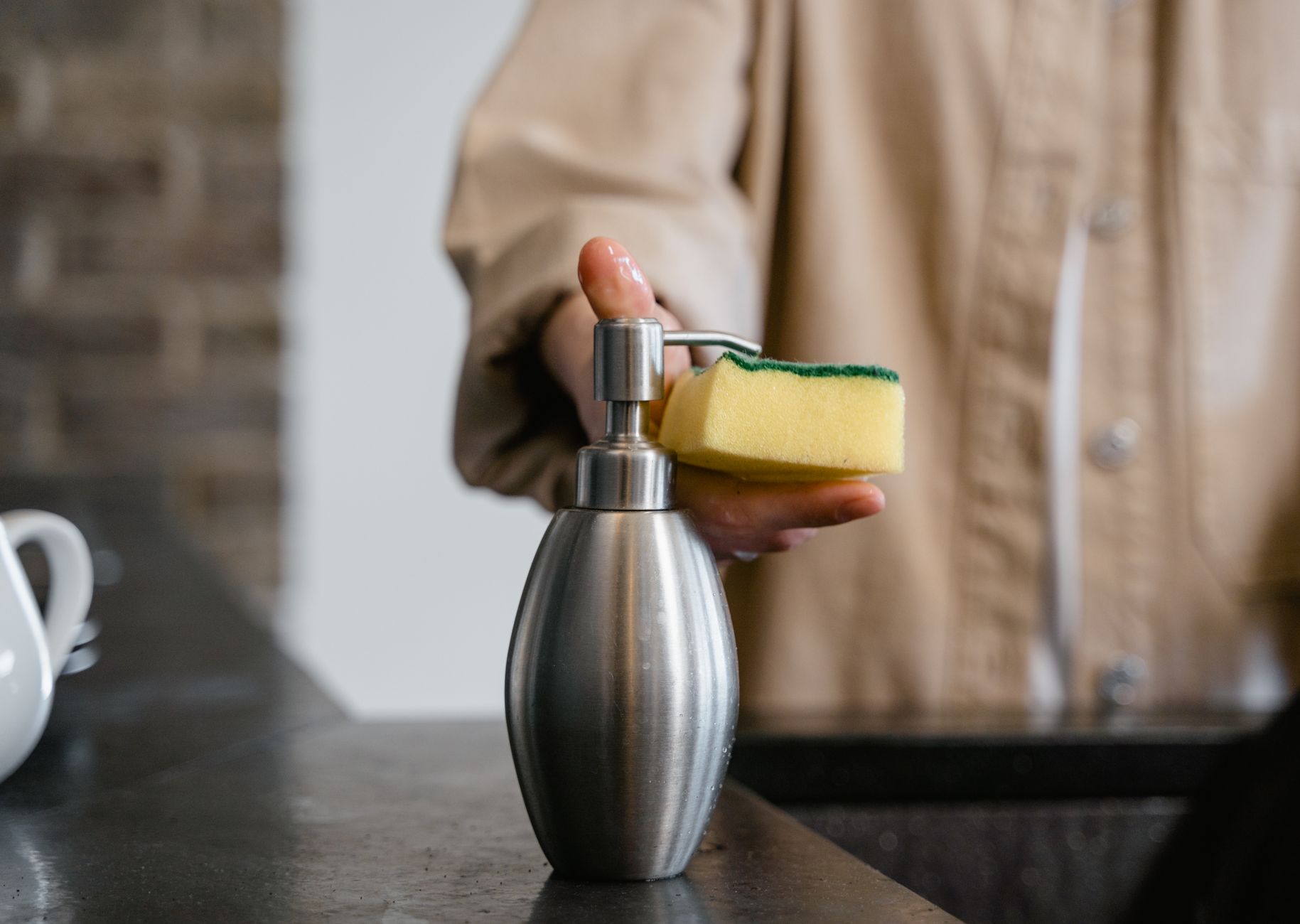 How to clean a stainless steel sink