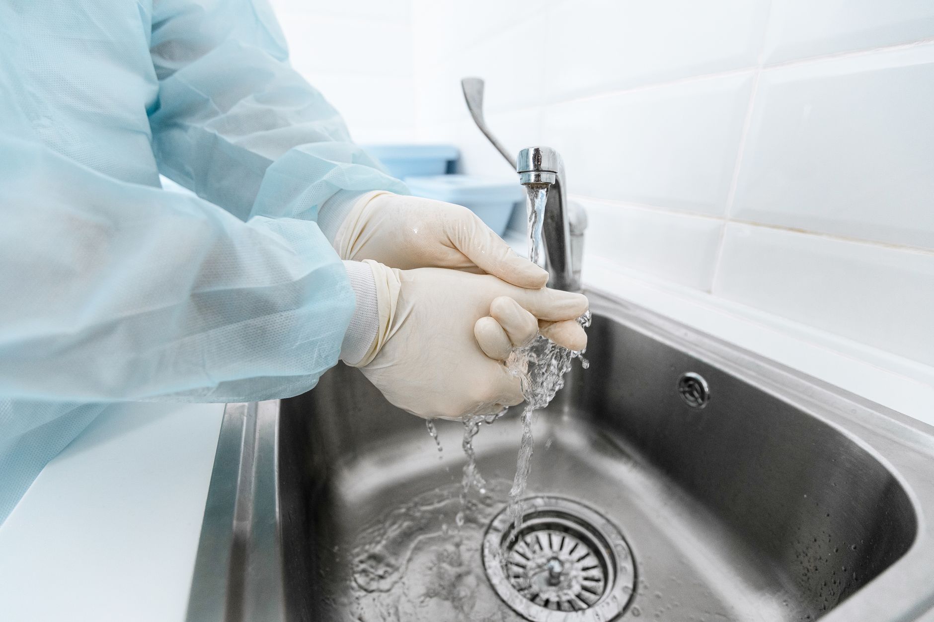 How to clean a stainless steel sink