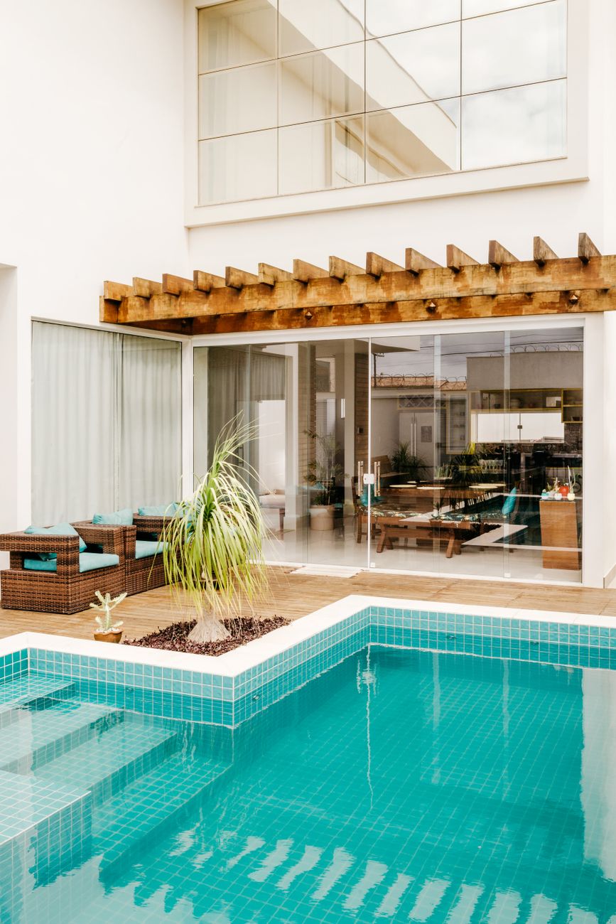 Use Smart Pool Lighting