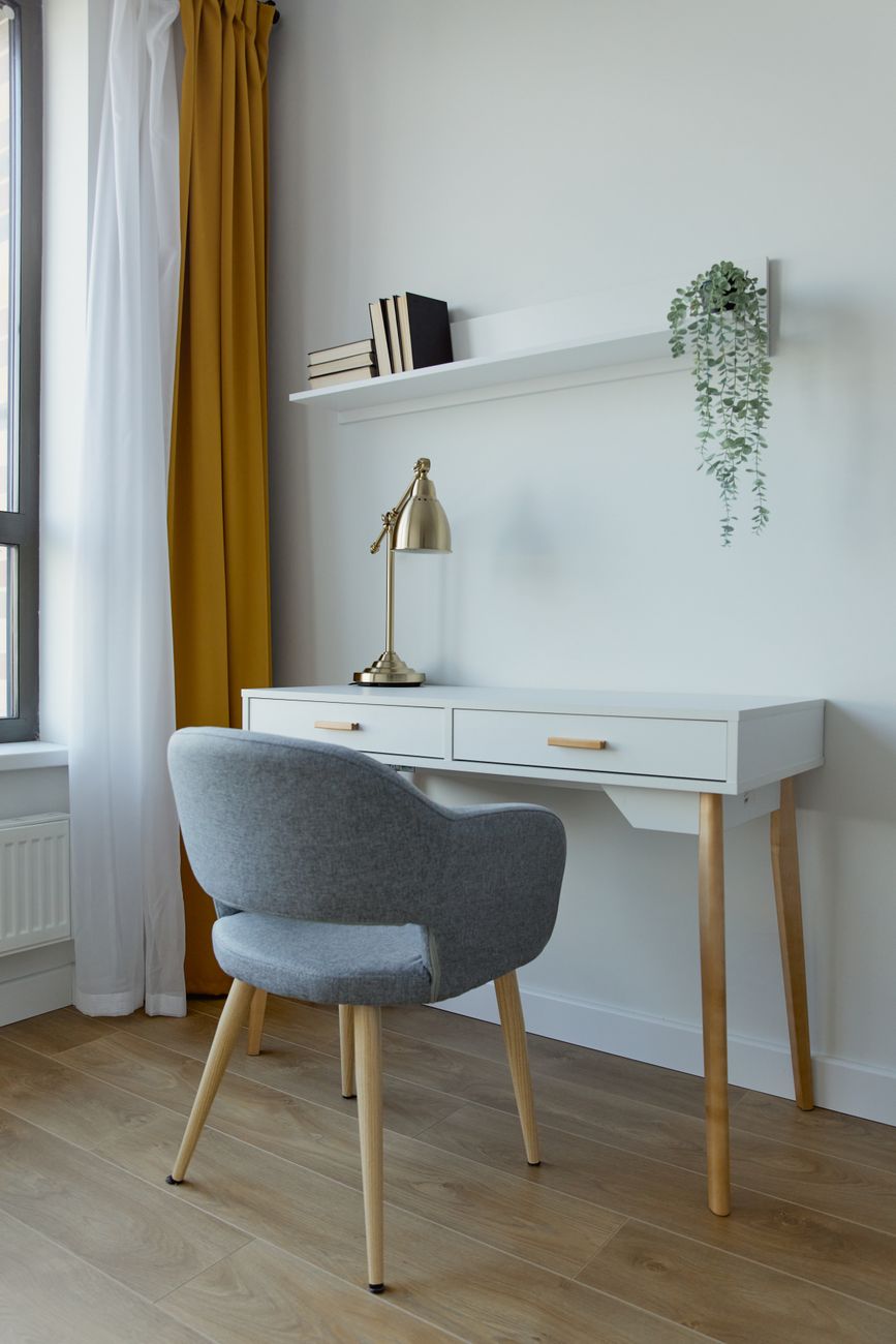 Try a Minimalist Study Room
